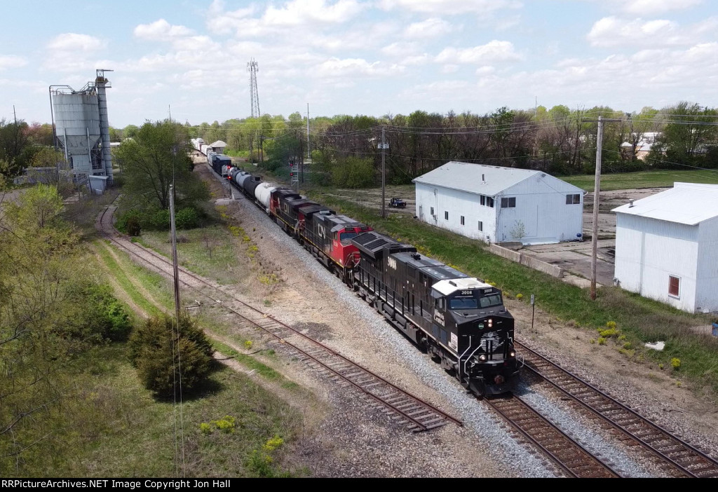 IC paint is on the point as CN 3008 leads east